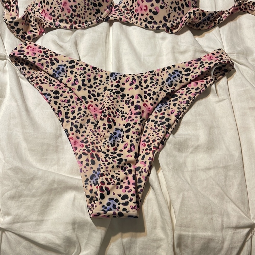 Bikini set! - Picture 3 of 3